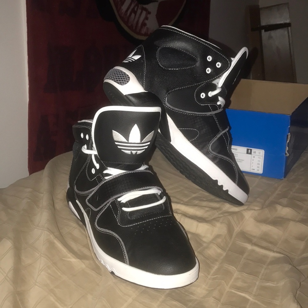 ADIDAS ROUNDHOUSE MID - PIPED
